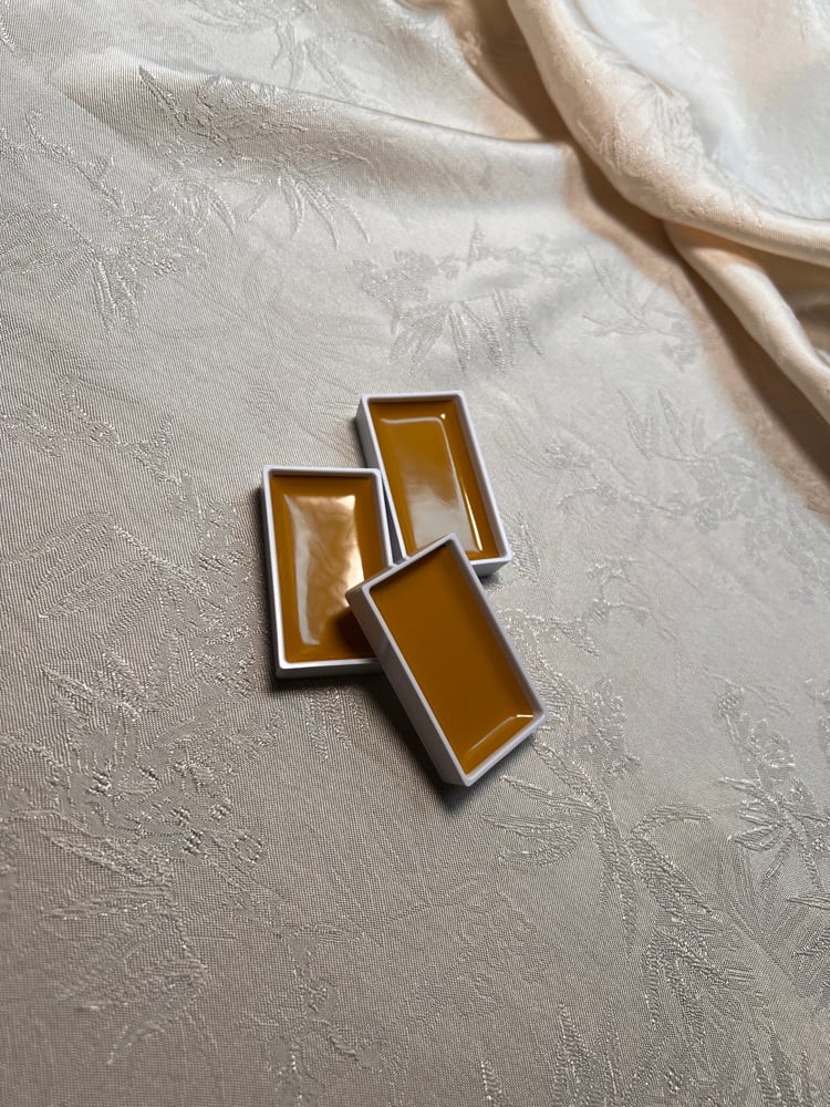 Kuretake Gansai pigment — mustard yellow